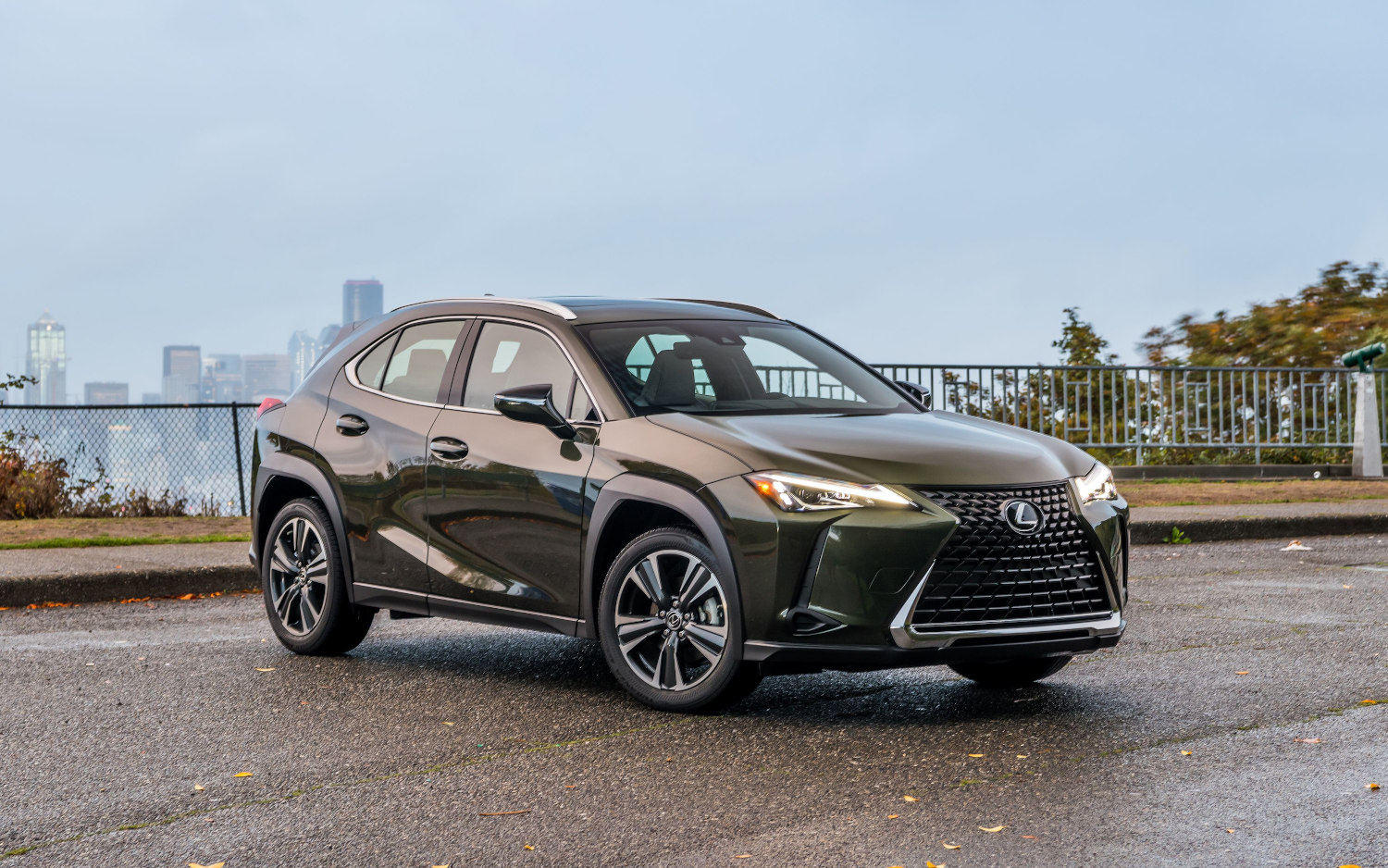 Comparison Lexus UX 200 2020 Vs Hyundai Santa Fe Hybrid 2021 comparison-lexus-ux-200-2020-vs-hyundai-santa-fe-hybrid-2021